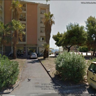 Via Alcide De Gasperi (pressi Aldebaran) due vani arredato con terrazzino e posto auto privato.